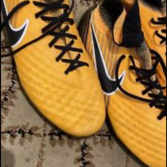 SOLD 2 pairs of Nike soccer shoes - Picture 1 of 4